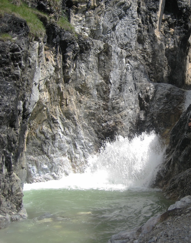 Мраморный водопад на Шумаке