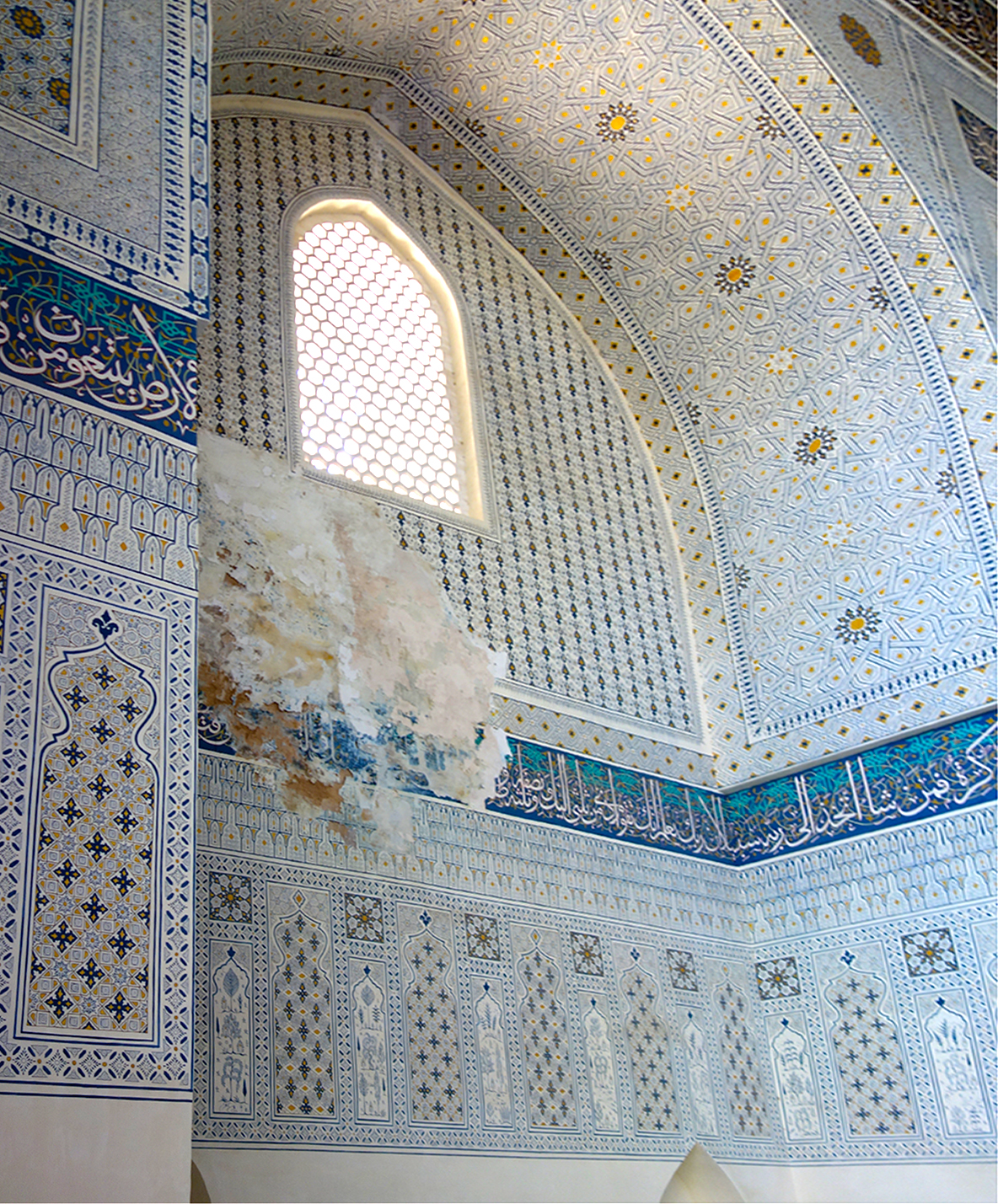 Внутри мечети Баби Ханым в Самарканде