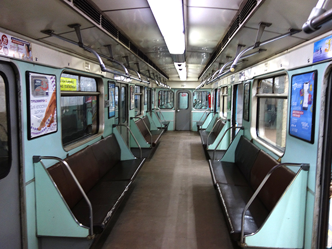 пустое ташкентское метро