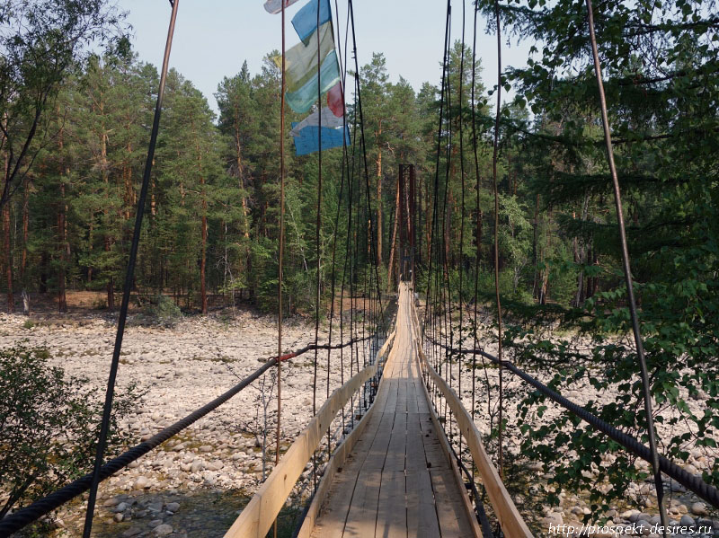 Подвесной мост через реку Баргузин к Умхэю