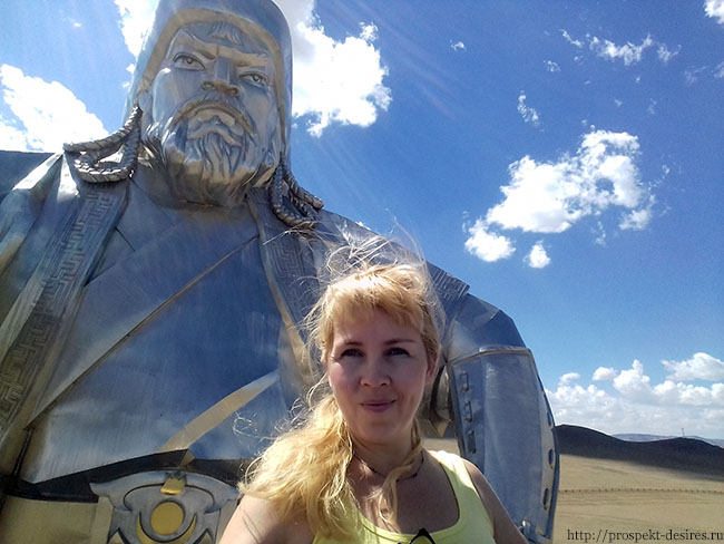 Чингисхан статуя в монголии