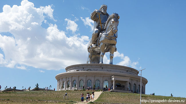 статуя Чингисхана в Монголии